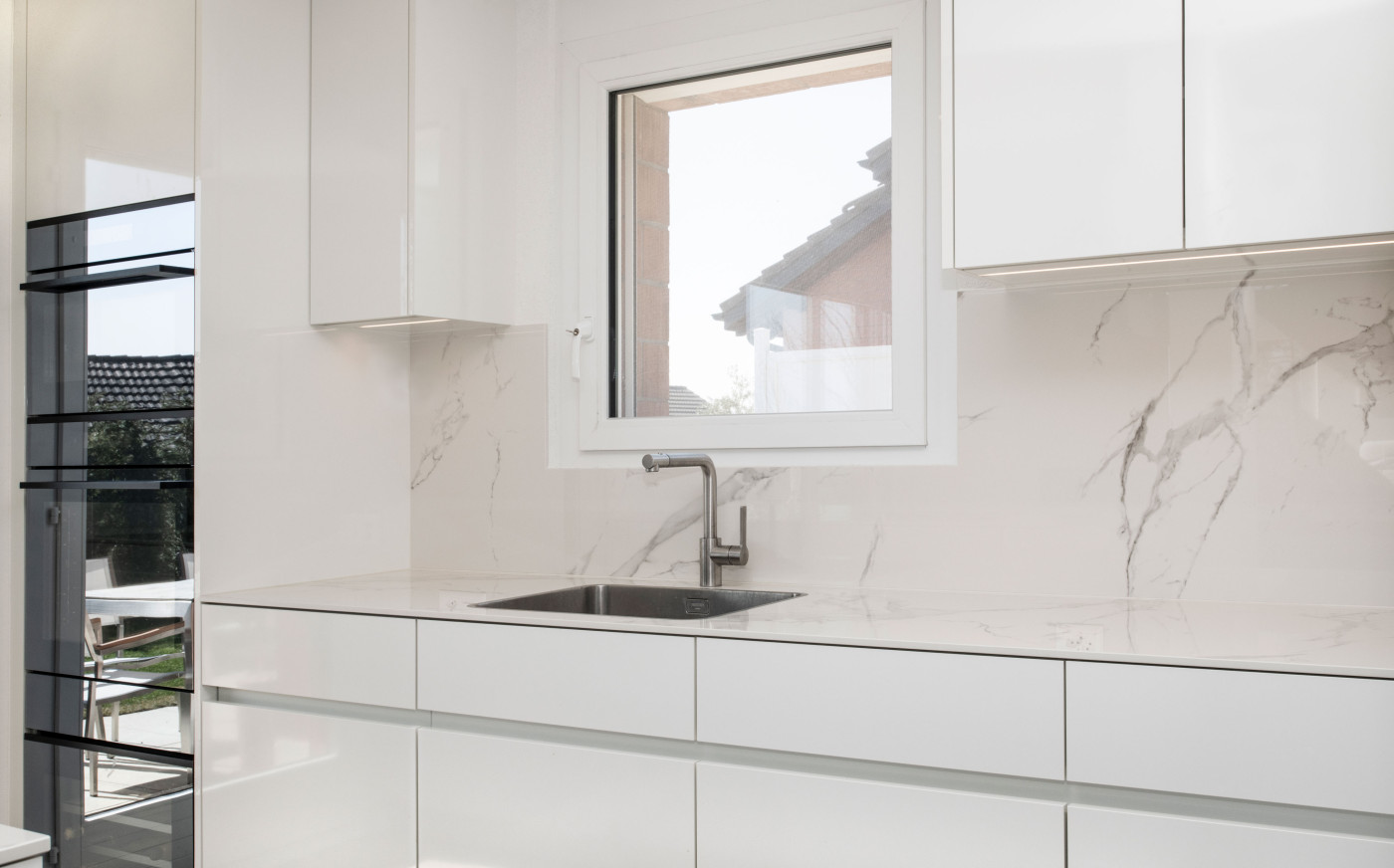 Lavabo in K&uuml;che mit Fenster