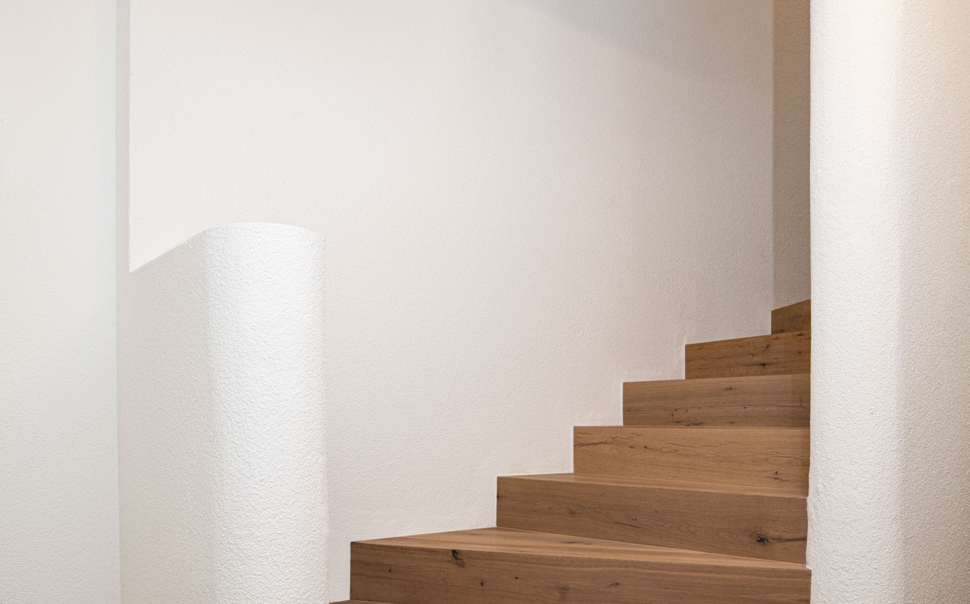Treppenstufen aus Holz unten
