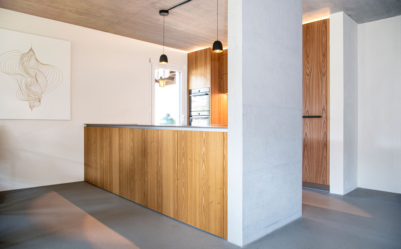 K&uuml;che im Raum aus Holz