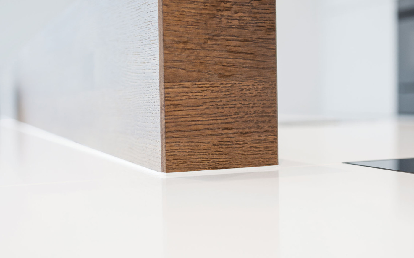 Holzelement in K&uuml;che