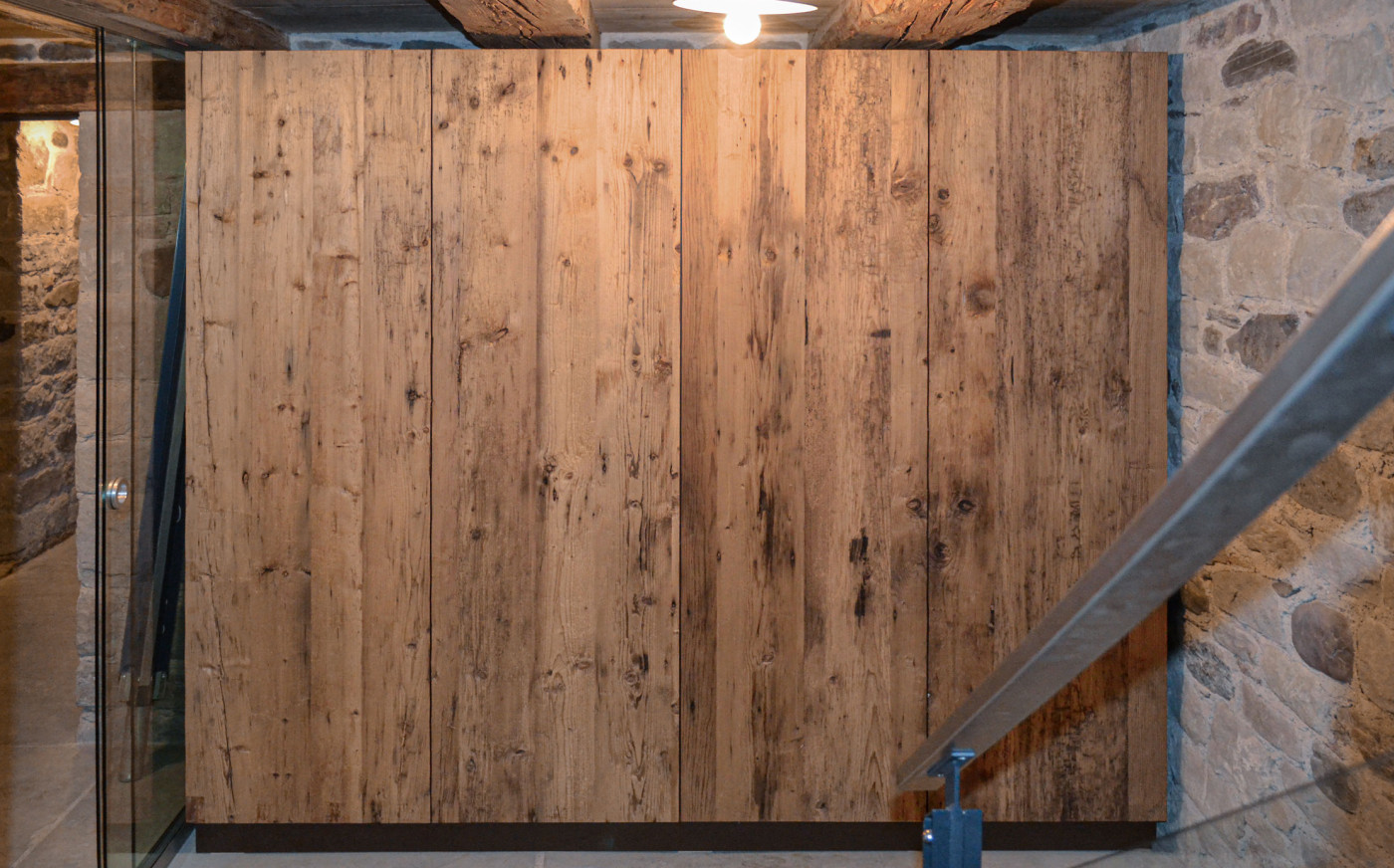 Massangefertiger Holzschrank