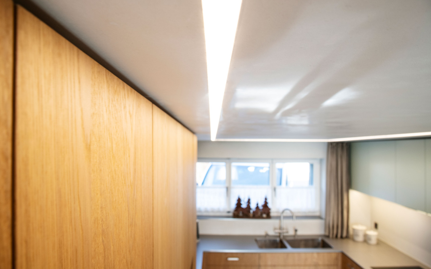 Holzschrank in einer K&uuml;che