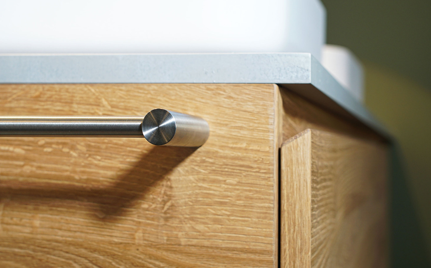 Detailaufnahme Badezimmerschrank aus Holz