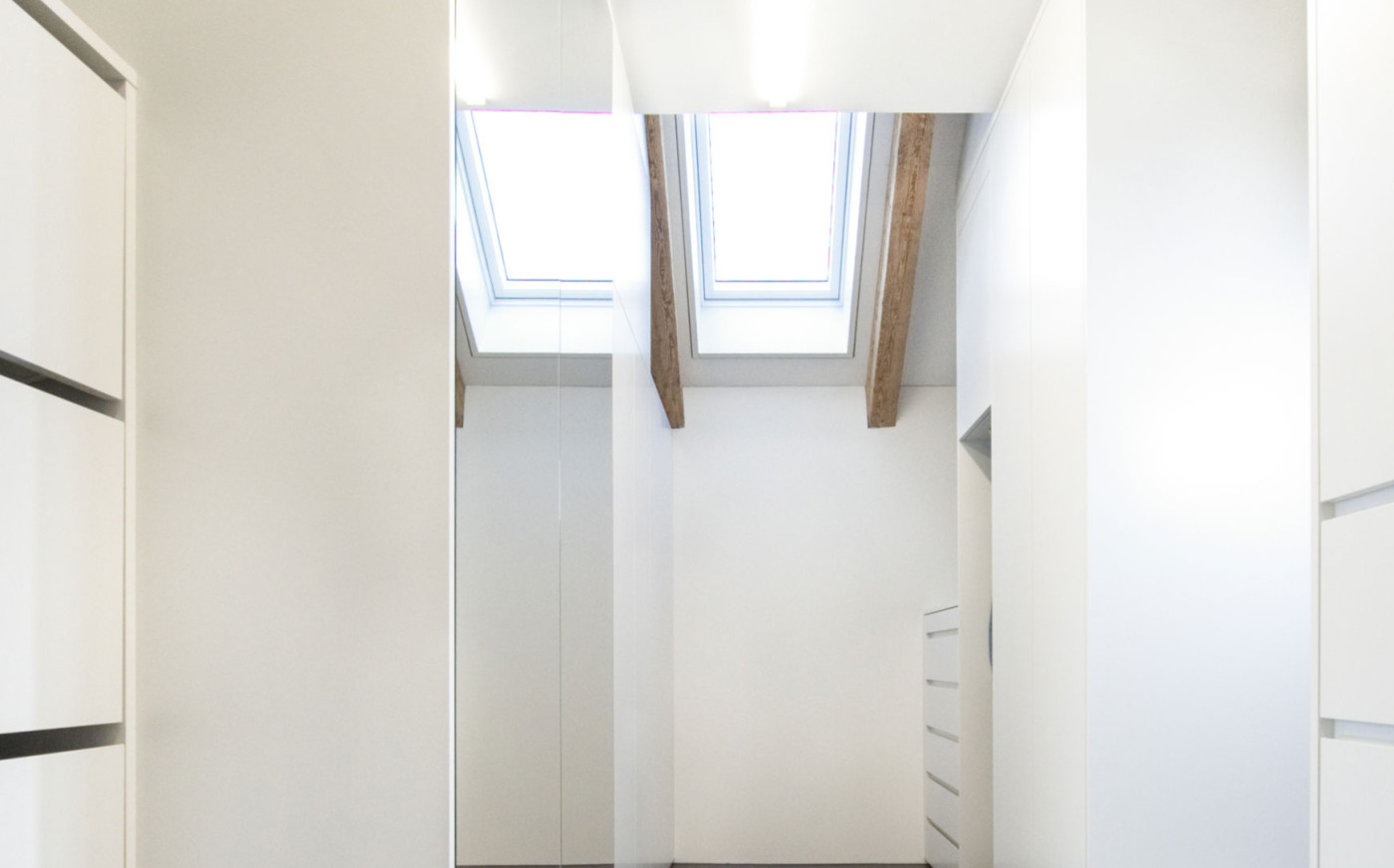 Flur mit Spiegelschrank
