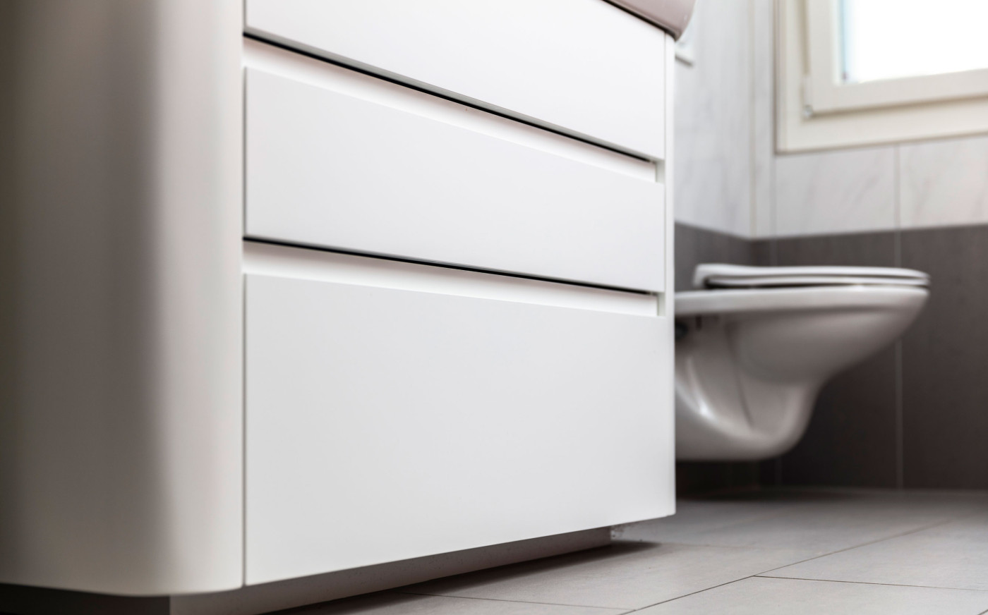 Badzimmer Schrank in weiss