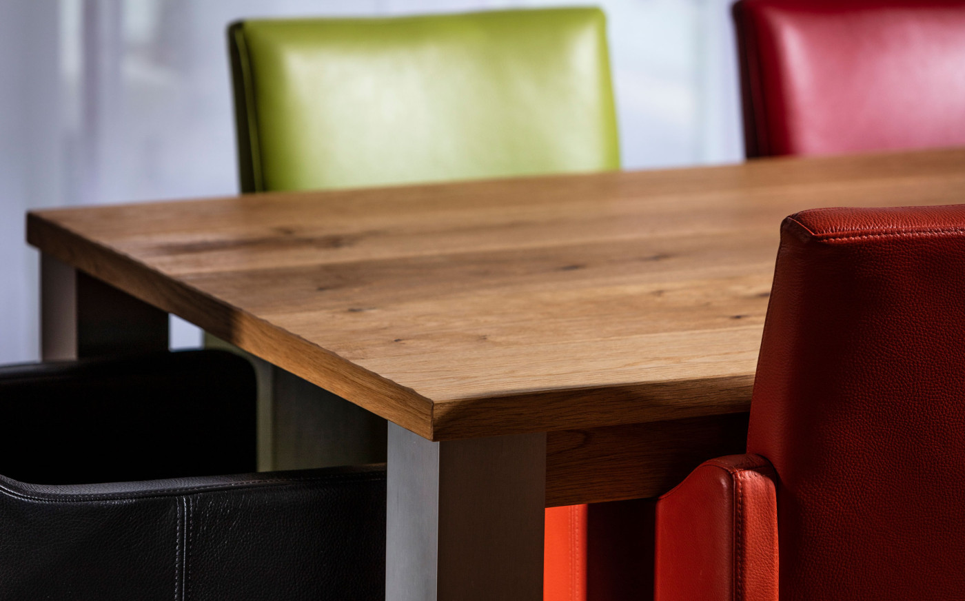 Detailaufnahme einer Holztischplatte