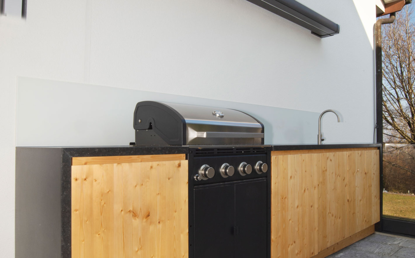 K&uuml;che Aussen aus Holz