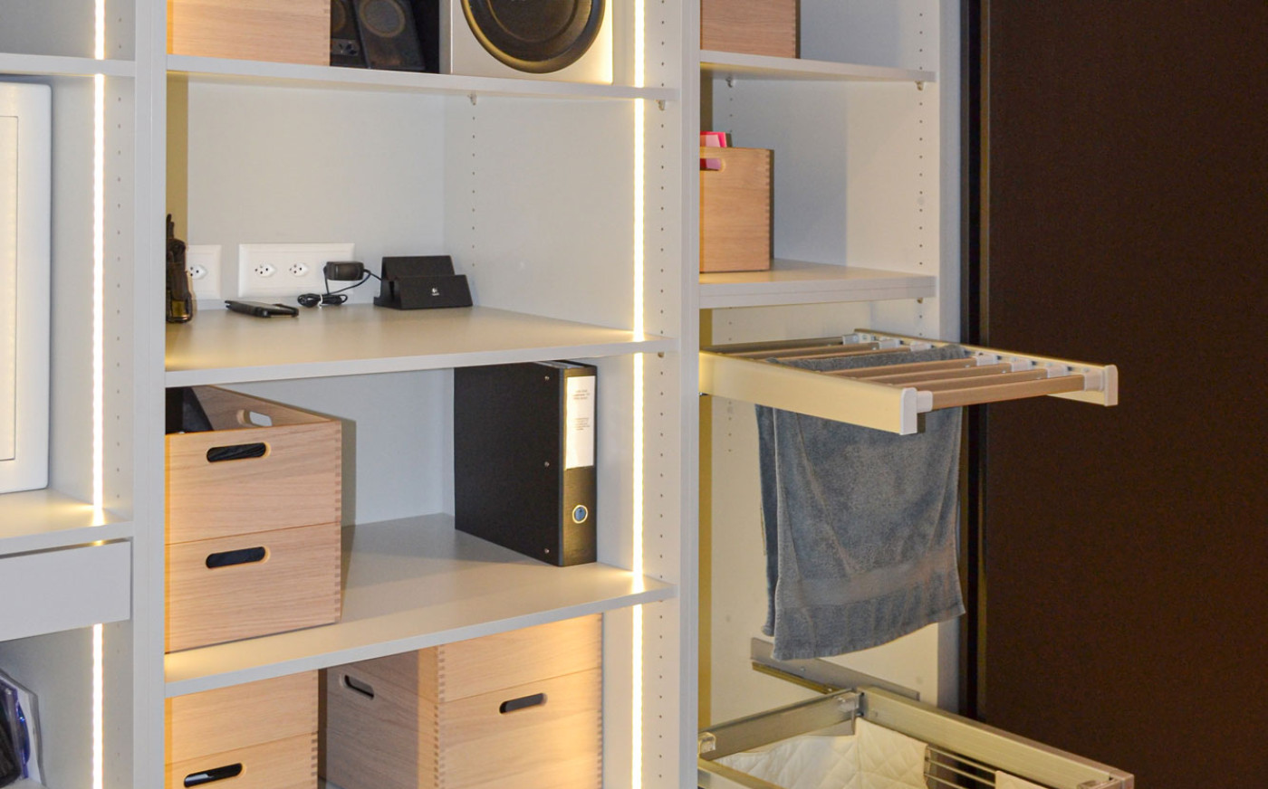 Ausziehbare Elemente im Wandschrank