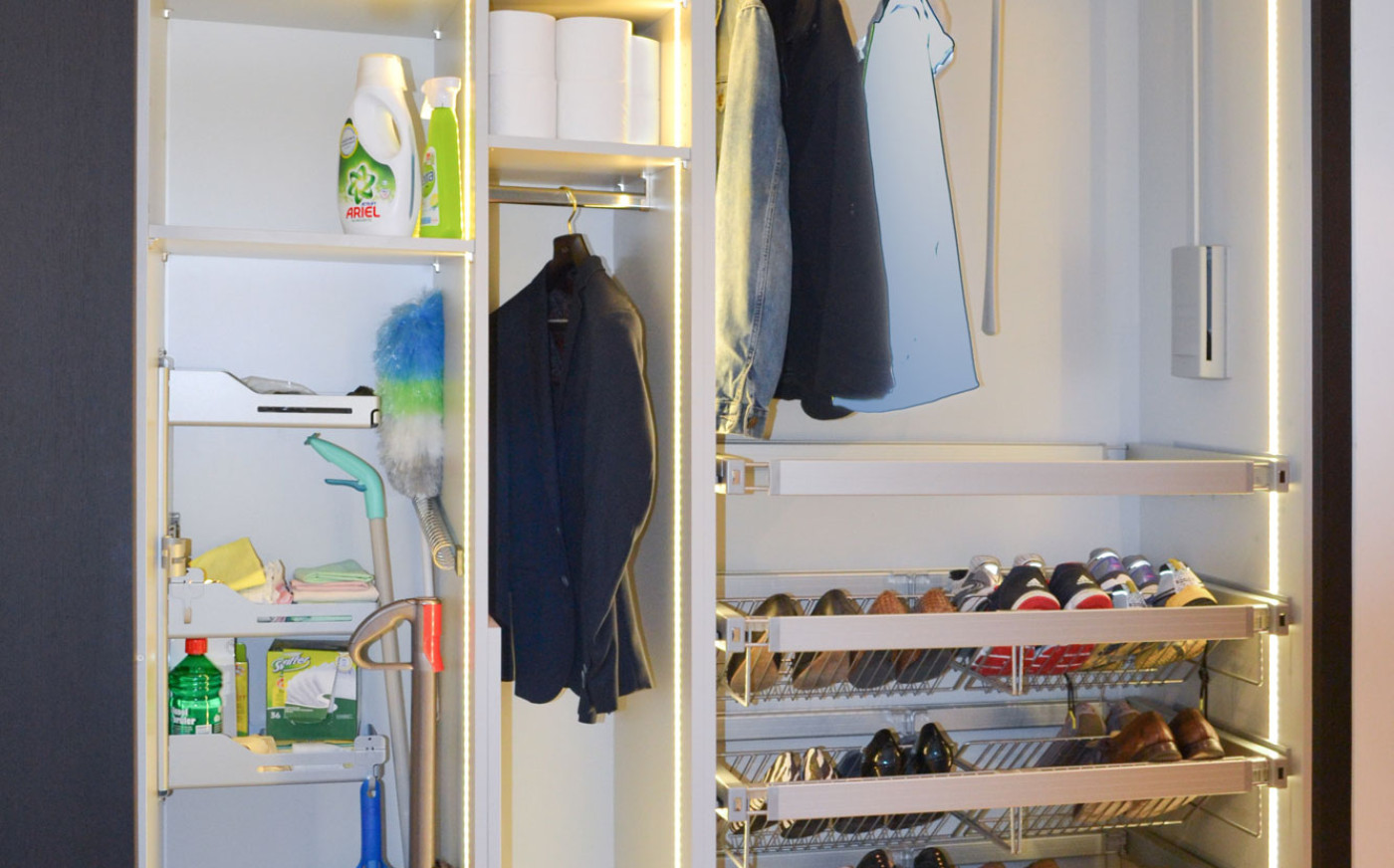 Putzschrank Innenleben mit Schuhregal