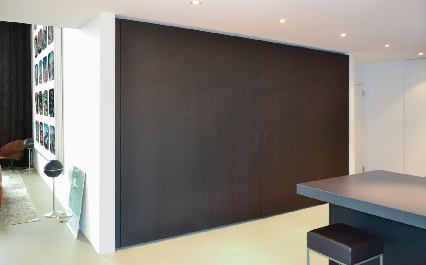 Schrank sieht aus wie eine Wand