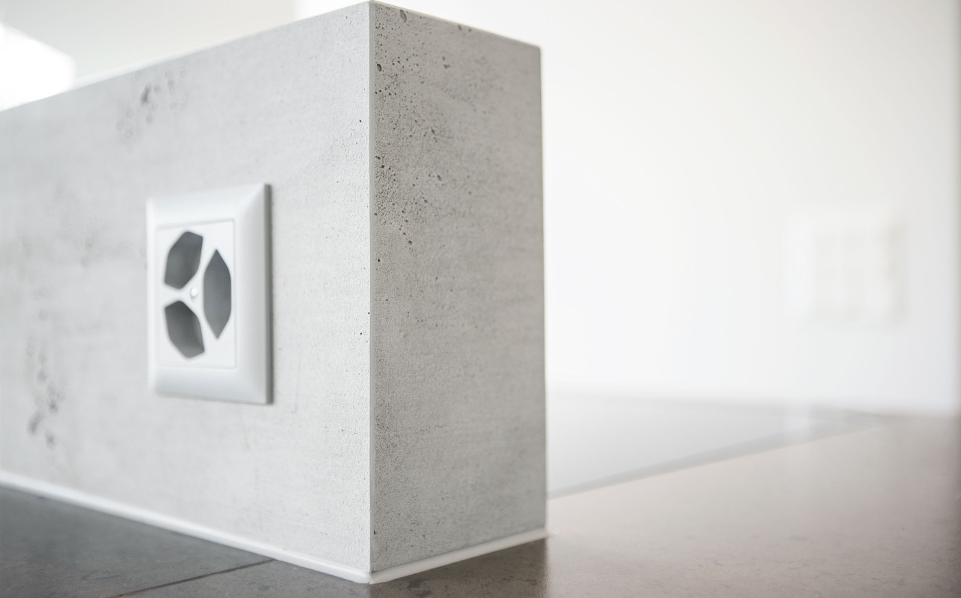 Steckdose auf Betonelement